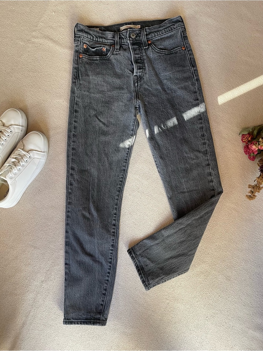 Levi’s Premium Wedgie Straight Jeans Gray Wash Size 25